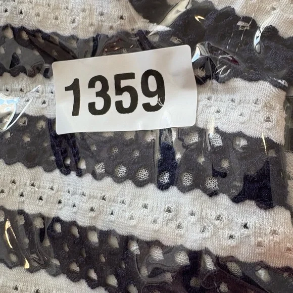 For Cynthia Blue and White 3/4
Sleeve Hoodie Beach Coverup
Womens Size Medium - Picture 7 of 7